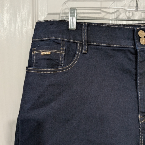 NWT Nine West Dark Wash High Rise Cuffed Bermuda Shorts in Size 20W - Picture 2 of 11